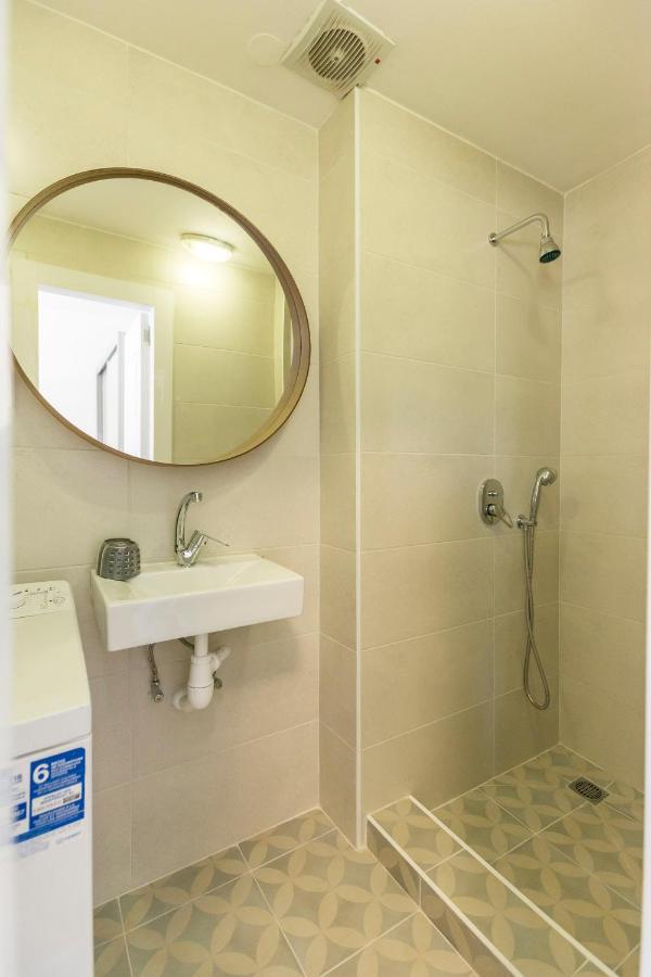 1B Patio Beach House Premium Location W/2 Balcony Tel Aviv Buitenkant foto